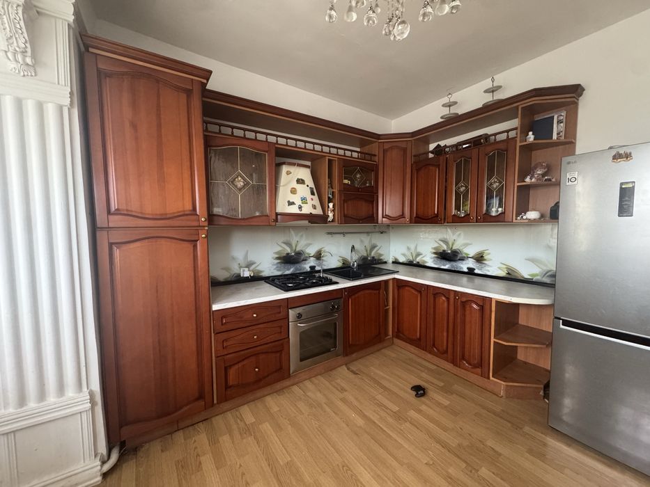 Кухонный мебель продается