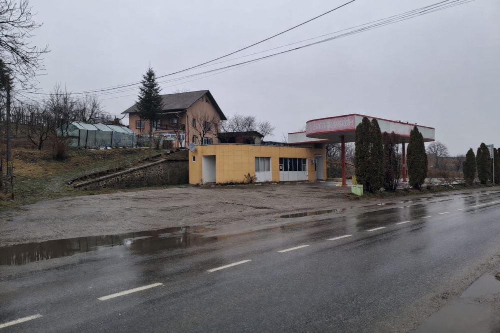 De inchiriat Teren 2000mp + cladire