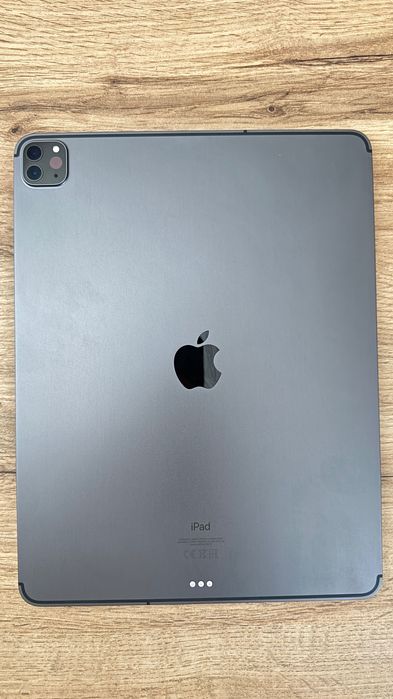 Ipad Pro 12.9" 128 GB Cellular; Wi-Fi + Smart Keyboard Folio заедно c Smart Keyboard Folio