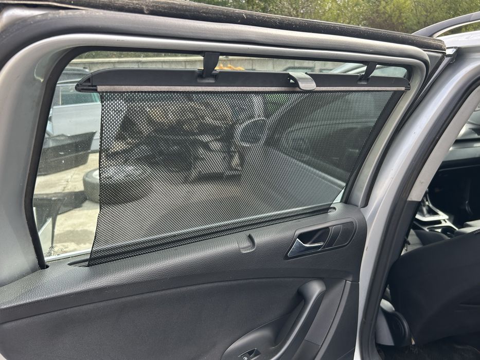 Set fete usi Vw passat b6 break model cu perdelute