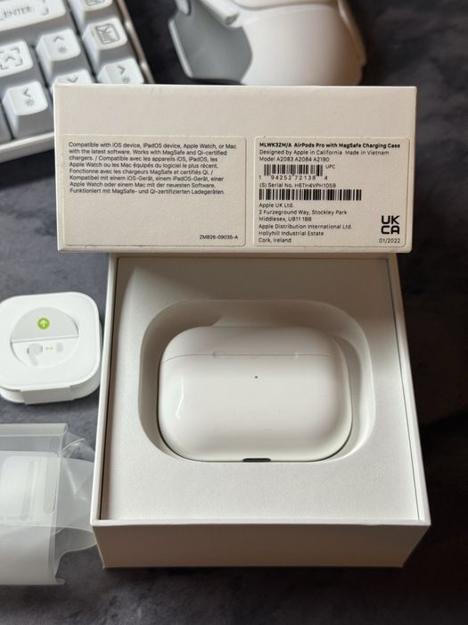 Casti Apple Airpods Pro Magsafe MLWK3ZM/A - ORIGINALE