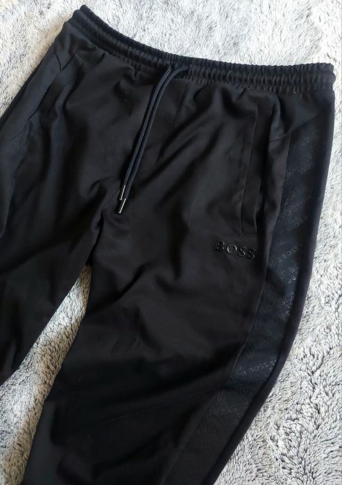 Hugo Boss , XL 36  размер , мъжко долнище ,нов модел ,оригинал