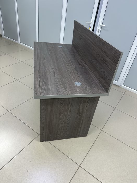 Продаеться стол для офиса