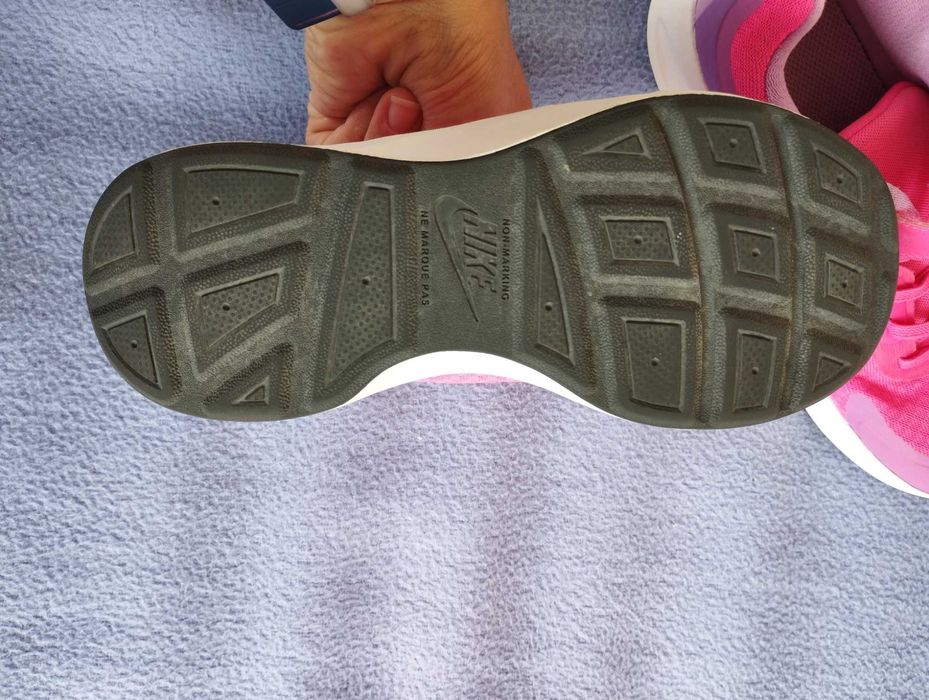 Маратонки Nike и Adidas номер 33.