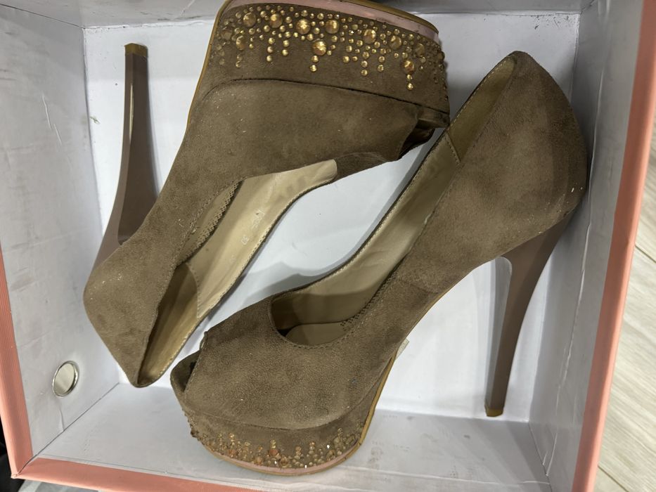 Туфли со стразами