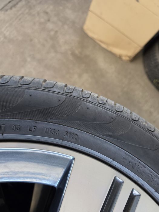 2 Броя 235/55/19 Pirelli 6mm 22dot