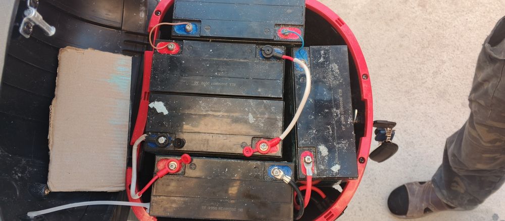 Продаётся или обмен на бензиновый скутер, имеется запасные батарейки