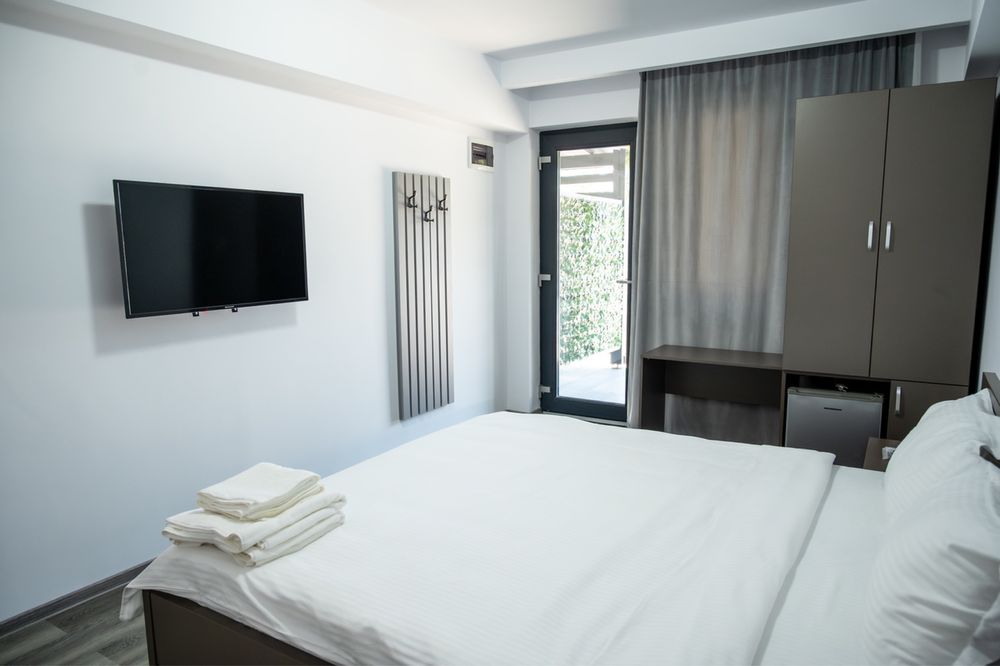 Închiriez cladire cu 15 camere in Afumati