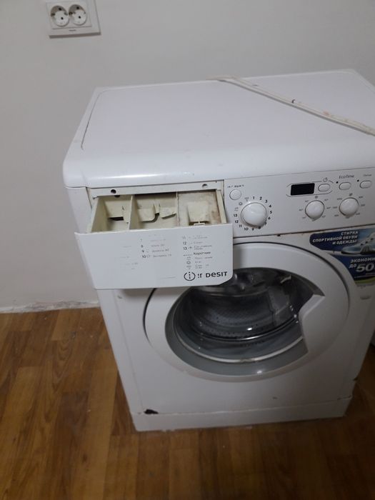 ПРОДАМ стиральную машину Индезит.