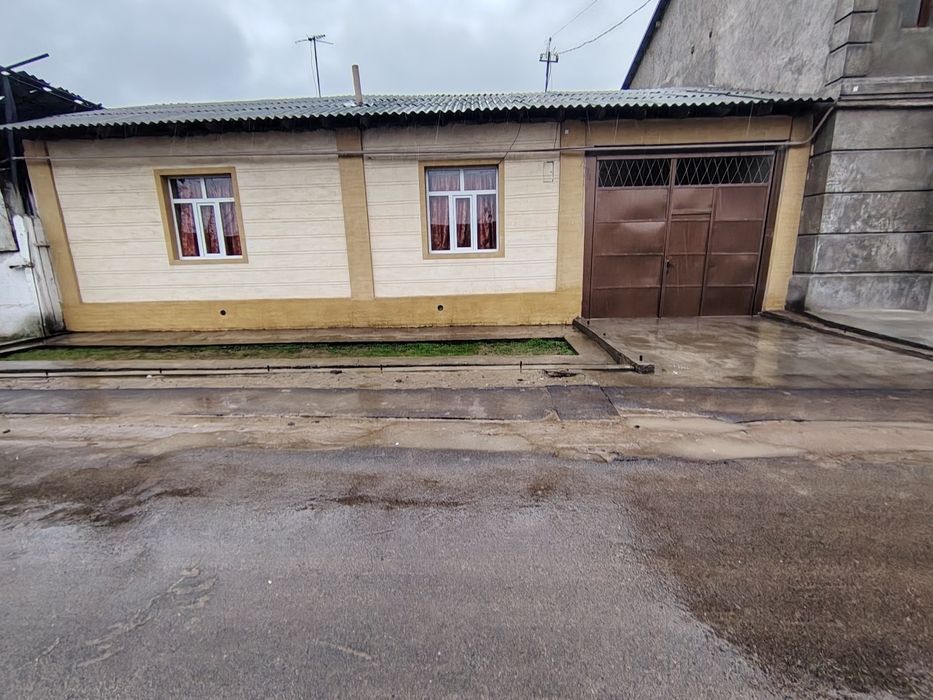 Sergeli Qumariqda 4 sotixli hovli sotiladi! 6 xona