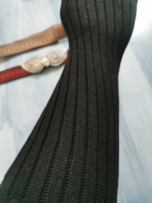 Пафти с колан, плетени дамски чорапи и памучна дантела, допълнение към народна носия