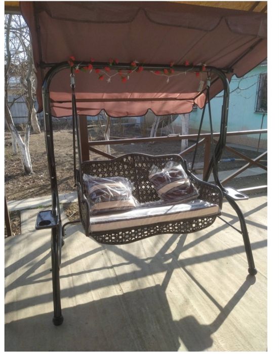 Садовые двухместные качели