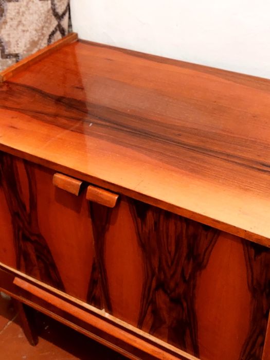 Красивая, большая, качественная подставка под телевизор,с баром внутри