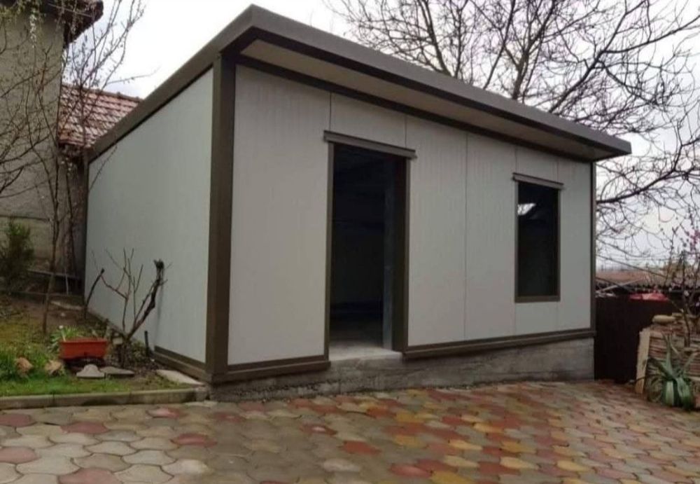 Garaj metalic cu spatiu depozitare panouri sandwich