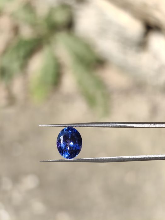 Танзанит 3.62ct чист на лупа с швейцарски сертификат