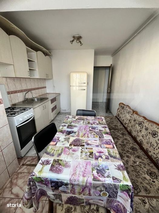 Apartament 2 camere, decomandat, etaj 2, zona Stefan Cel Mare