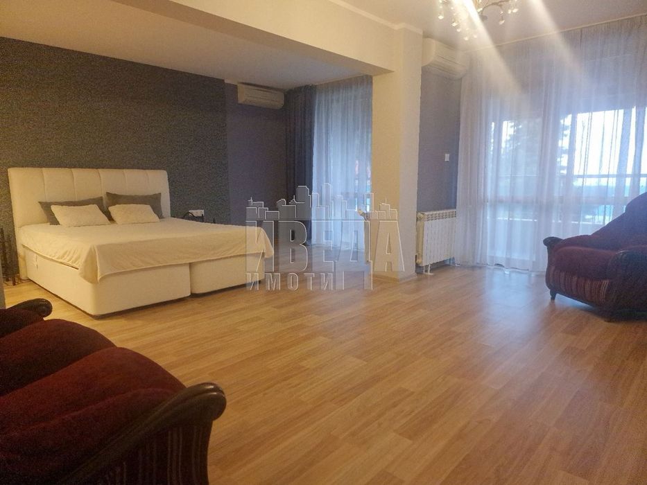 Къща в Варна, област-м-т Манастирски рид площ 465