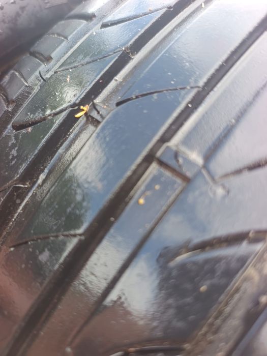 Vând 2 anvelope vară 245/50/18  ,sunt in stare foarte bună.