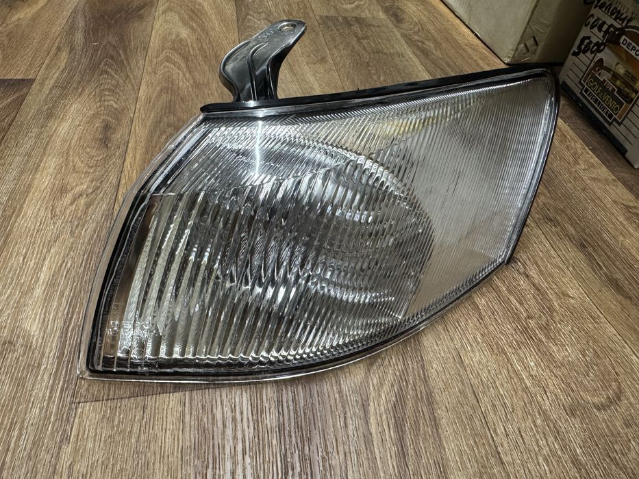 Передние поворотники Camry 20