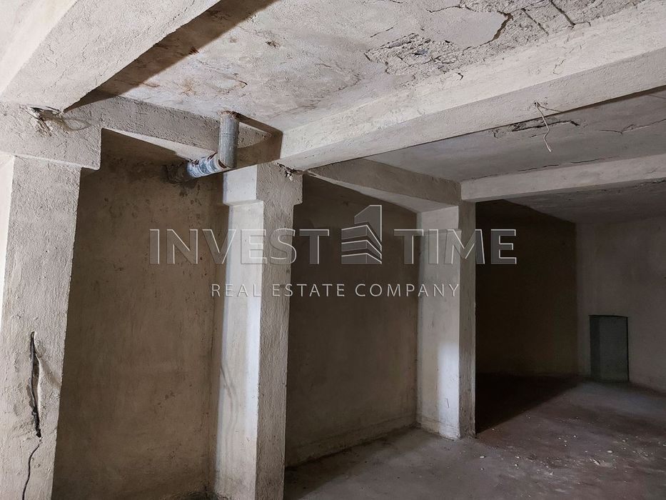 Продава се Склад в Варна, Лятно кино Тракия - 61 кв.м за 574 €/кв.м - Снимка #1