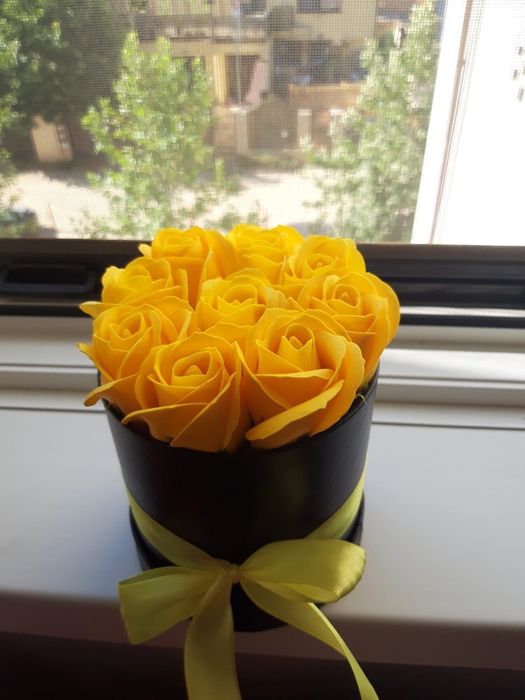 Cadou cutie cu trandafiri de sapun 50 lei