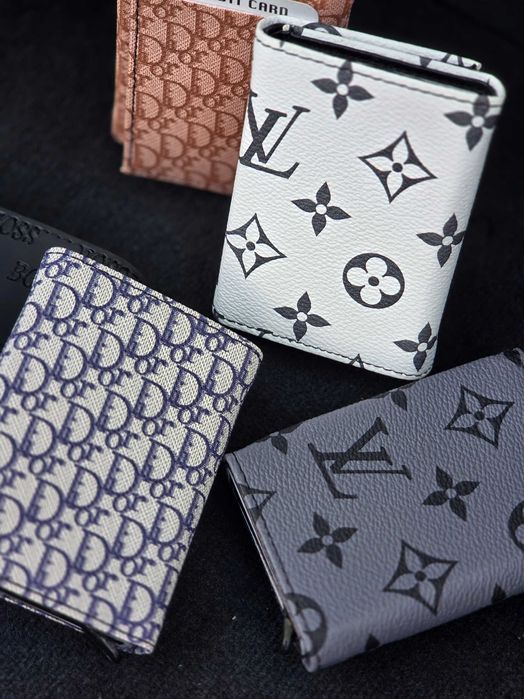 Портфейл за кредитни и дебитни карти