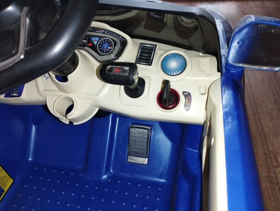 Детска акумулаторна кола с родителски контрол