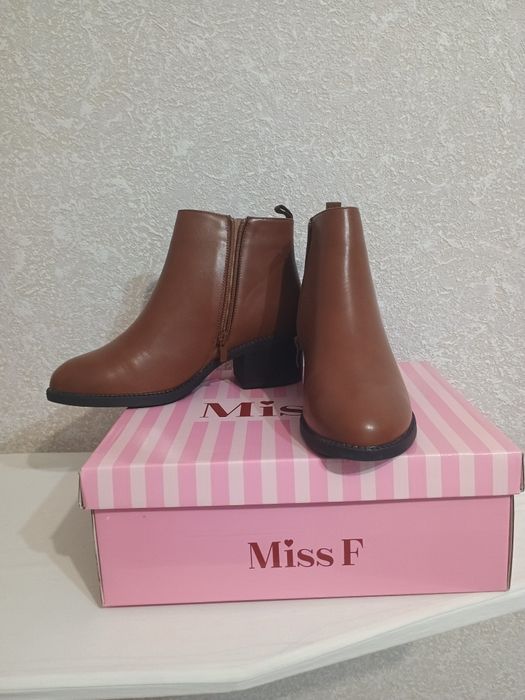 Етік сатылады әйел адамға, жаңа,  күзгі-көктемгі