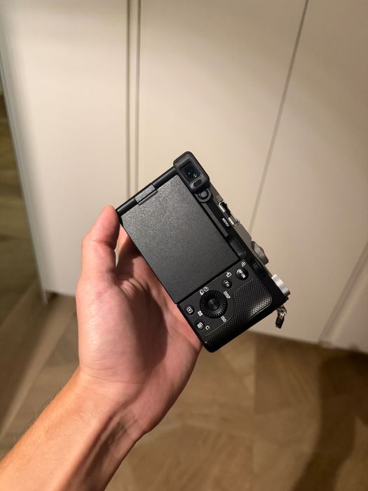 Sony A7C сребрист
