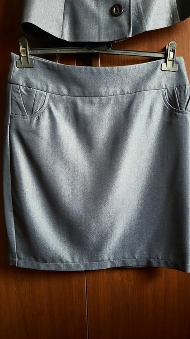 Costum dama nou, fusta și sacou mânecă scurtă