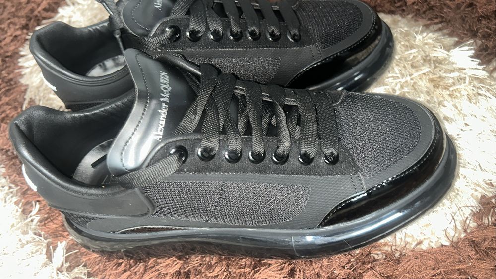 Vand adidasi alexander McQUEEN marimea 43  noi