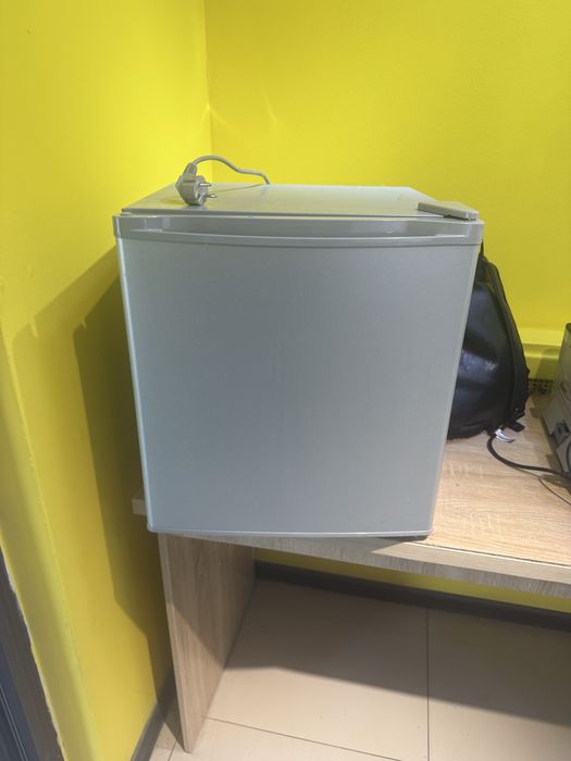Продам холодильник Leadbros