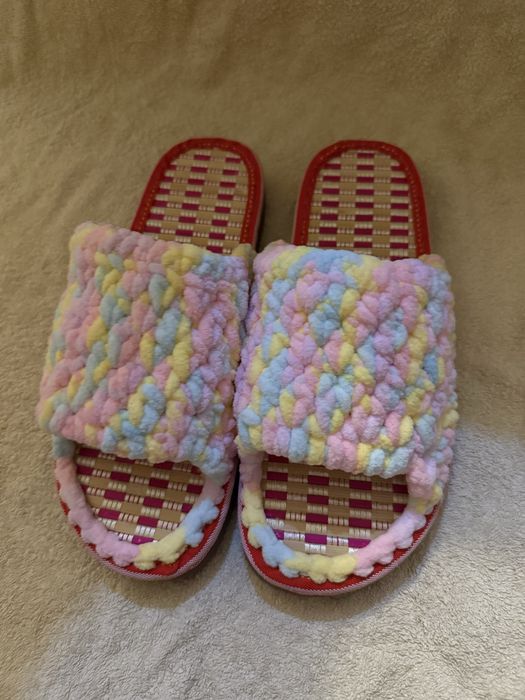Вязанные тапочки ручной работы