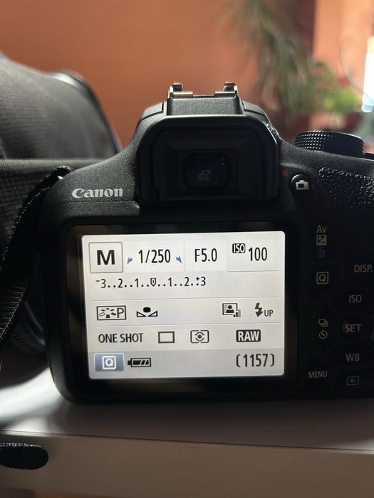 Canon EOS 1200D  ca nou, stare impecabilă