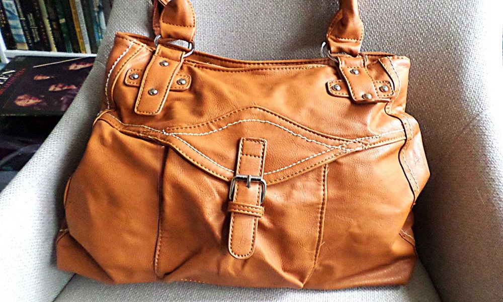 НОВА дамска чанта еко кожа с много джобове