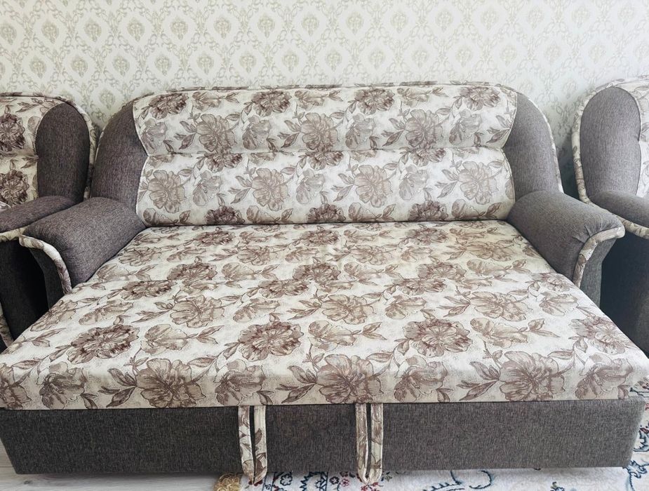 Два дивана и кресло