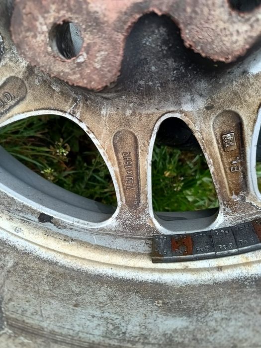 Set anvelope cu genți de aliaj