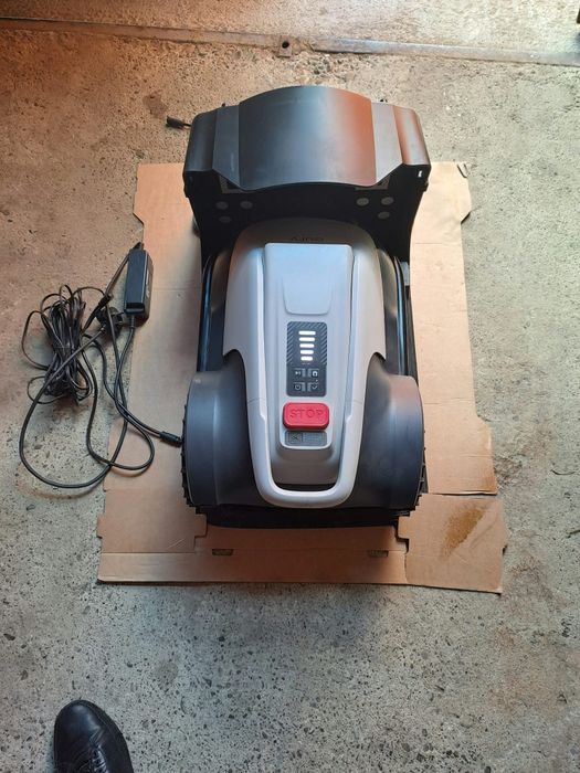 Robot de tuns iarba