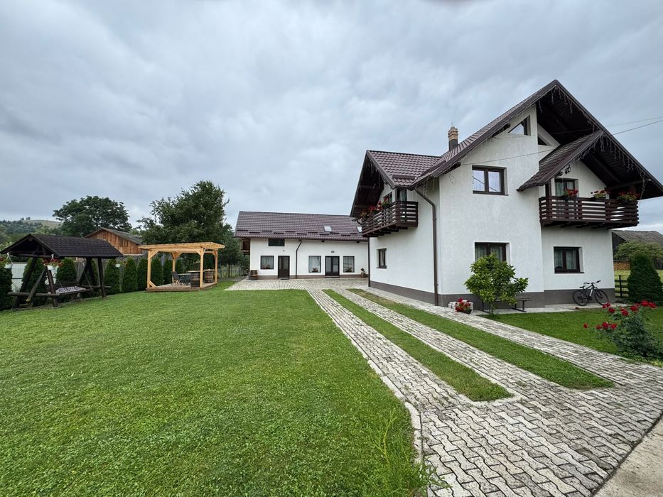 Casa/ vila (2 case) de vanzare in Manastirea Humorului
