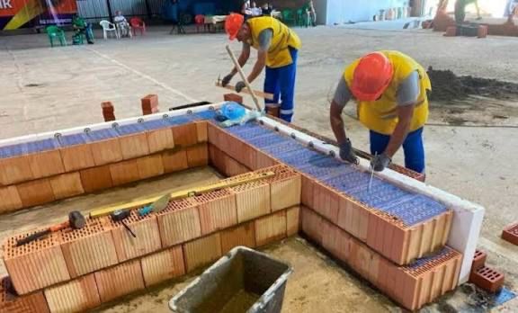 Бригада строителей выполняем все виды строительных работ.