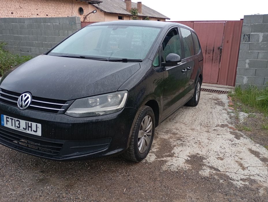 Фолксваген Шаран 2.0 тди дсг 140 коня  2013 год