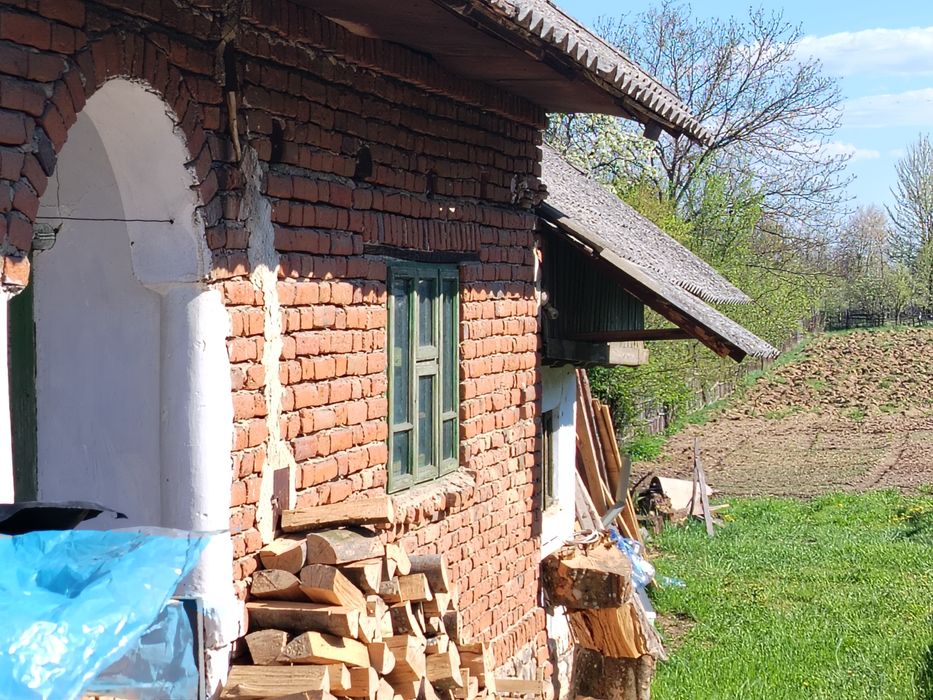 Vând casa cu teren aferent