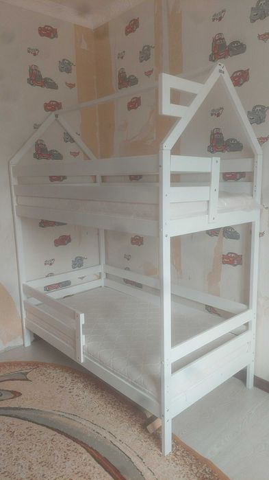 Детский двухэтажный кроват