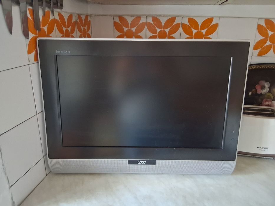 Продавам телевизор JVC 23"
