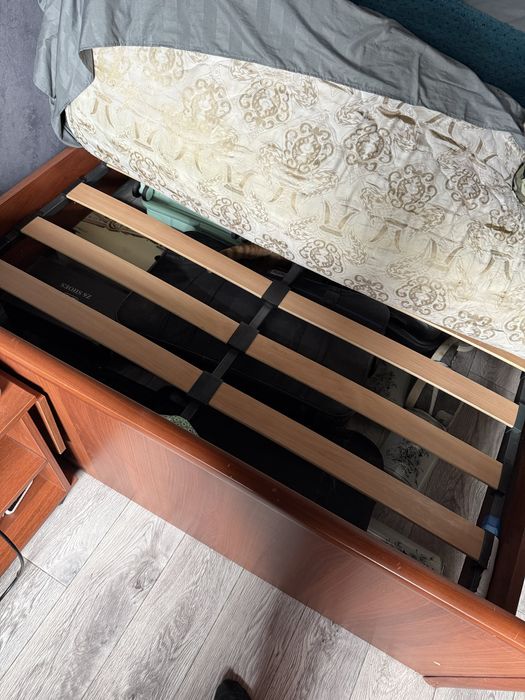 Кровать двуспальная