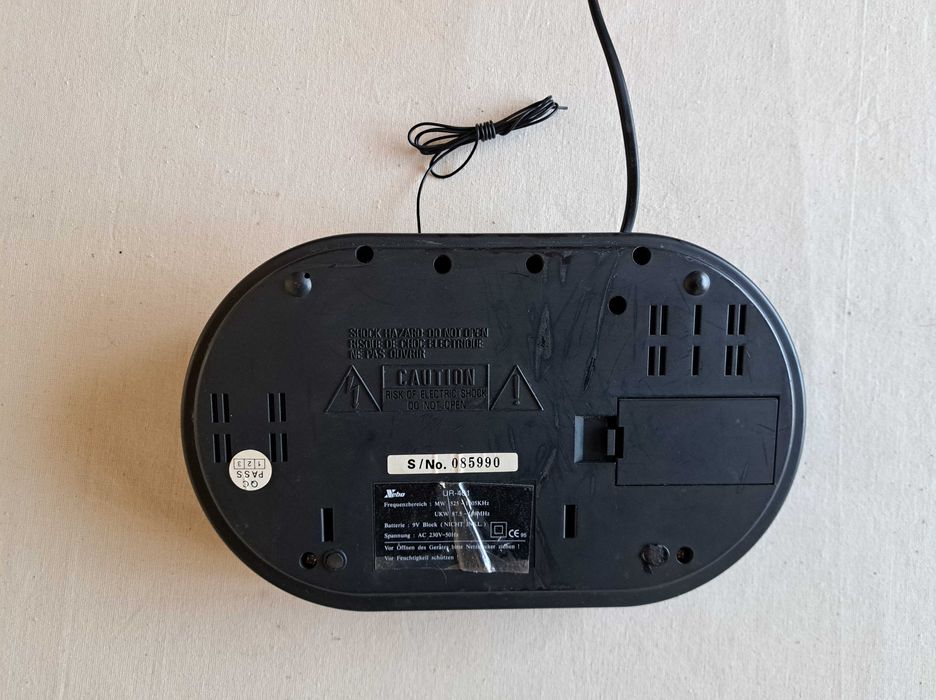 Немски дигитален часовник с радио.