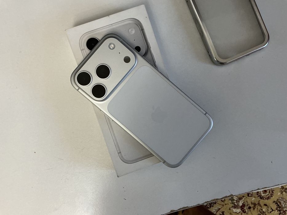 Айфон 17 про на 512гб акумм 100%