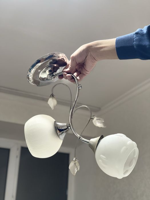 продам три люстры за 5000