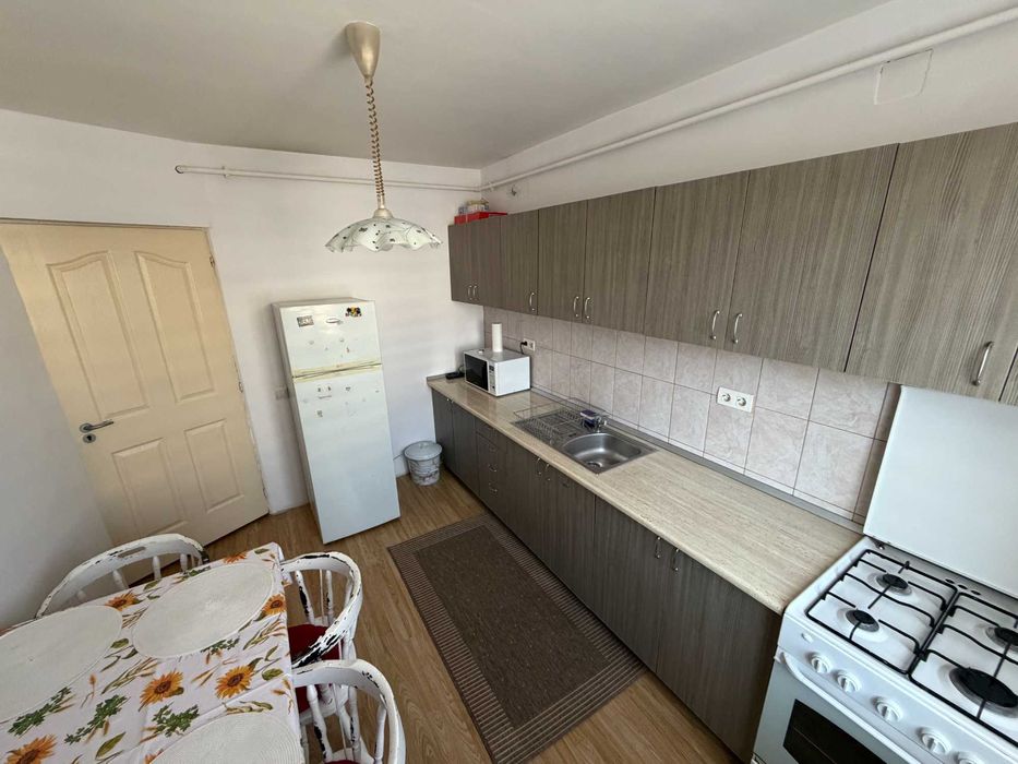 Inchiriez ap 40 mp cu parcare, zona Kik Cetatii