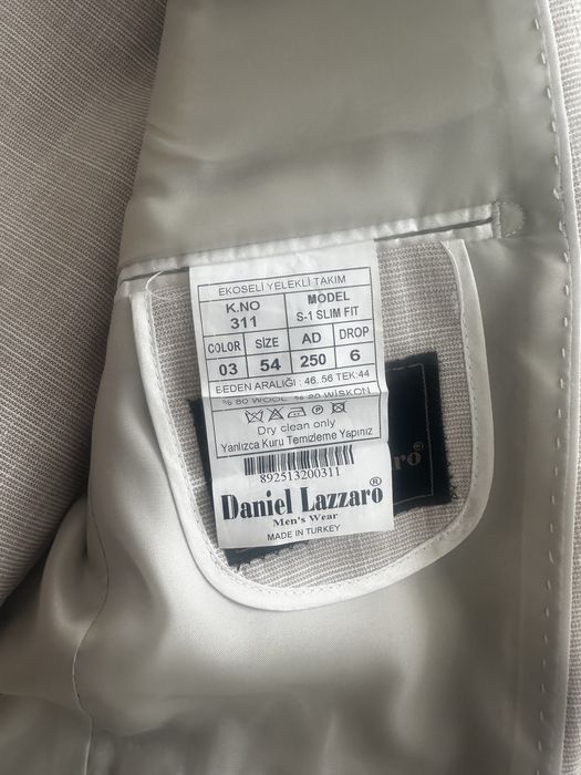 Продаю костюм тройку